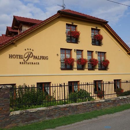 Hotel A Restaurace Palfrig Stara Ves nad Ondrejnici Екстериор снимка