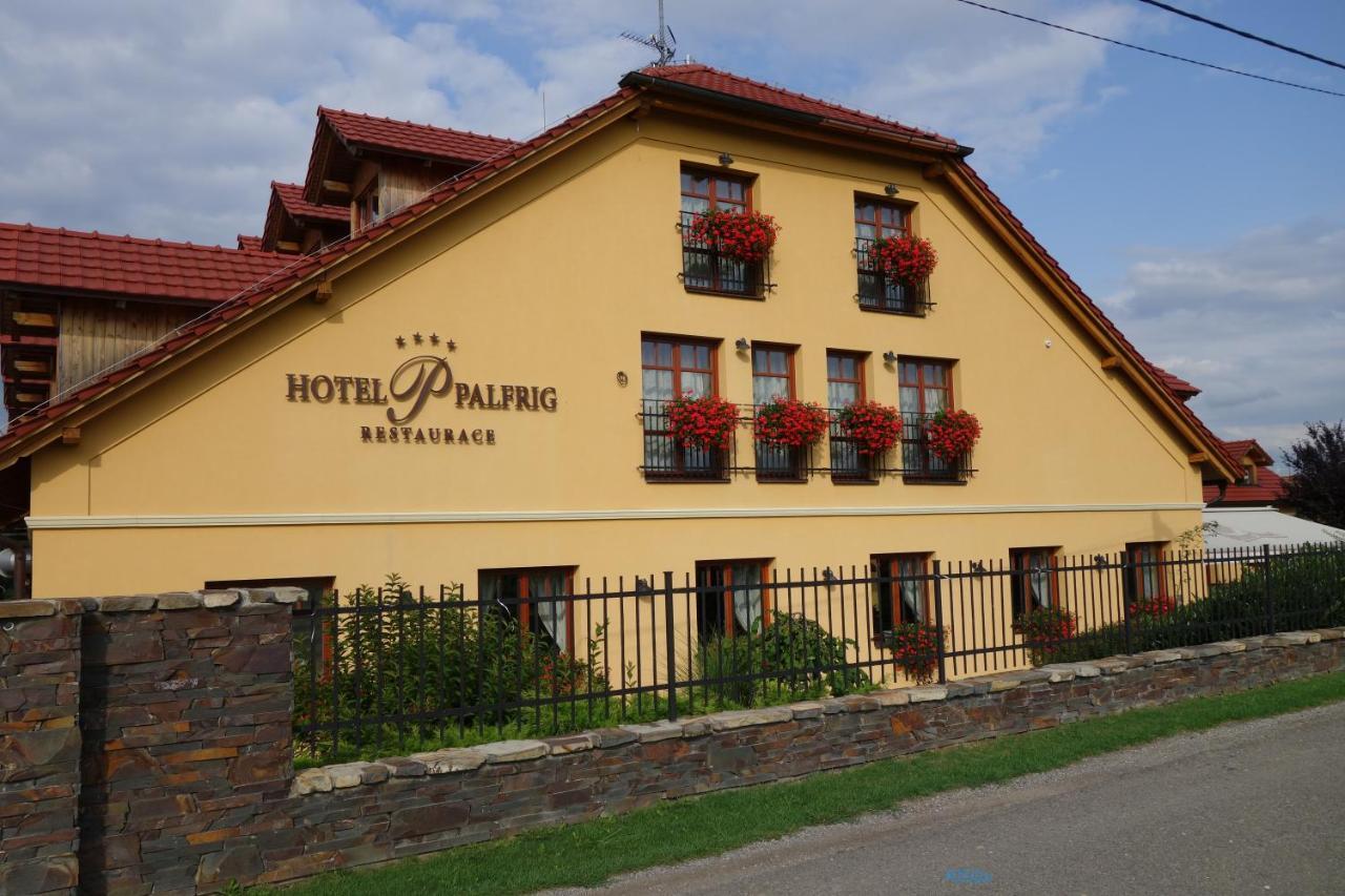 Hotel A Restaurace Palfrig Stara Ves nad Ondrejnici Екстериор снимка